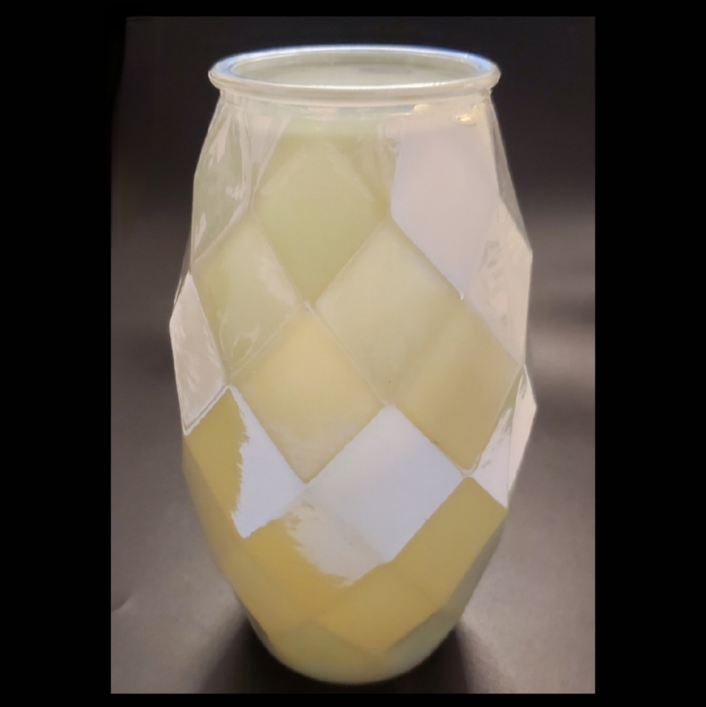 ✨️ Irredescent Pearl w/ Light Green Undertone 8 1/2" Modern Diamond Vase - Picture 5 of 10